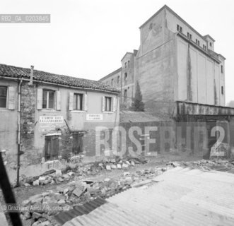 VENEZIA 1980 EX SILOS © ARCHIVIO Graziano Arici/Rosebud2  ARCHEOLOGIA INDUSTRIALE EX FABBRICHE SILOS CAMPO DEI LUGANEGHERI PARROCCHIA SAN GIOBBE