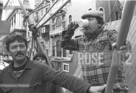VENEZIA 1980 PROTESTA PESCATORI © ARCHIVIO Graziano Arici/Rosebud2  MANIFESTAZIONE PROTESTA PESCA CHIOGGIA BARCHE