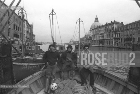 VENEZIA 1980 PROTESTA PESCATORI © ARCHIVIO Graziano Arici/Rosebud2  MANIFESTAZIONE PROTESTA PESCATORI CHIOGGIA BARCHE