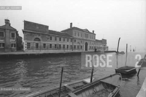 VENEZIA 1977 EX MACELLO © ARCHIVIO Graziano Arici/Rosebud2  VEDUTA FRONTALE EX MACELLO MATTATOIO CANALE BARCHE