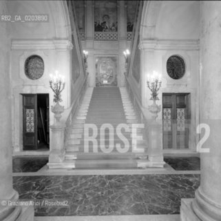 VENEZIA 1983 SCALONE DI PALAZZO GRASSI © ARCHIVIO Graziano Arici/Rosebud2  SCALONE INGRESSO AFFRESCHI PARETI PALAZZO GRASSI