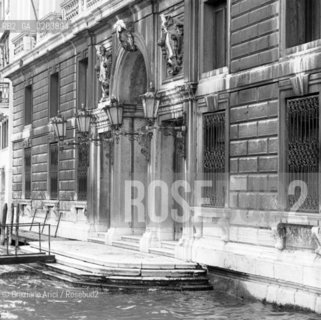 VENEZIA 1985 RIVA DACQUA DI PALAZZO GRASSI © ARCHIVIO Graziano Arici/Rosebud2  ESTERNI PALAZZO GRASSI