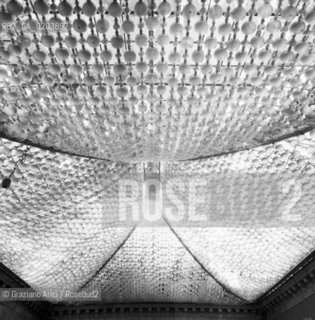 VENEZIA 1985 COPERTURA SALONE DI PALAZZO GRASSI © ARCHIVIO Graziano Arici/Rosebud2  COPERTURA CORTILE INTERNO PALAZZO GRASSI SALONE