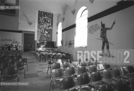 VENEZIA 1977 SCRITTE NELLAULA DELLA FACOLTA DI ARCHITETTURA © ARCHIVIO Graziano Arici/Rosebud2  SCRITTE MURI FEMMINISMO COMUNISMO INDIANO AULA MAGNA IUAV UNIVERSITA QUADRO