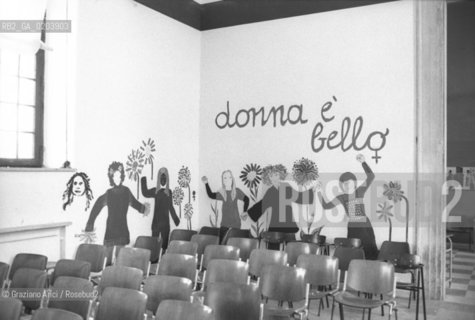 VENEZIA 1977 SCRITTA SULLE DONNE NELLAULA MAGNA IUAV © ARCHIVIO Graziano Arici/Rosebud2  FACOLTA ARCHITETTURA UNIVERSITA SCRITTE MURI FEMMINISMO DISEGNI MURALES