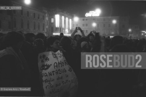 MESTRE 1977 MANIFESTAZIONE FEMMINISTE © ARCHIVIO Graziano Arici/Rosebud2   MANIFESTAZIONE DIRITTI DONNE ABORTO CORTEO STRISCIONI
