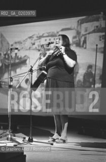 VENEZIA 1977 PRIMO PIANO LUISA RONCHINI © ARCHIVIO Graziano Arici/Rosebud2  MUSICA POPOLARE CANZONIERE POPOLARE VENETO EMANUELA MAGRO ALBERTO DAMICO