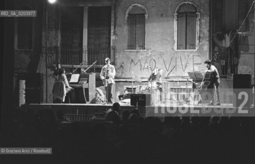 VENEZIA 1977 CONCERTO JAZZ A SANTA MARGHERITA © ARCHIVIO Graziano Arici/Rosebud2  CONCERTO JAZZ GRUPPO PUBBLICO VENEZIA