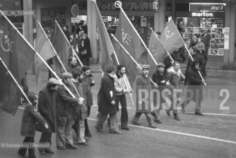 MESTRE 1978 MANIFESTAZIONE PCI © ARCHIVIO Graziano Arici/Rosebud2  MANIFESTAZIO E PROTESTA POLITICA PARTITO COMUNISTA ITALIANO STRISCIONI CORTEO MANIFESTANTI