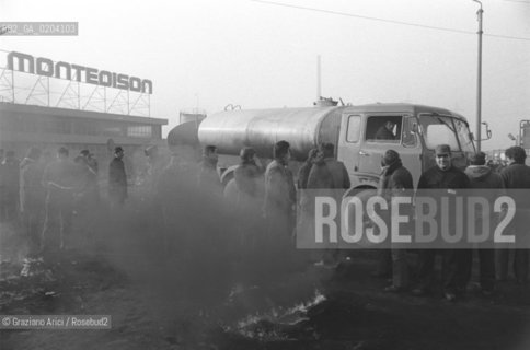 MARGHERA 1978 SCIOPERO MONTEDISON © ARCHIVIO Graziano Arici/Rosebud2  SCIOPERO OPERAI FABBRICA MONTEDISON MARGHER MANIFESTAZIONE FUMO MS