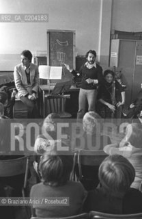 VENEZIA 1978 CORSO DI MUSICA COMUNE © ARCHIVIO Graziano Arici/Rosebud2  CORSO MUSICA COMUNE BAMBINI SCUOLA INSEGNANTI