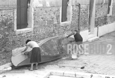 VENEZIA 1979 BARCA CALATA FAGGIO © ARCHIVIO Graziano Arici/Rosebud2  MANUTENZIONE BARCHE