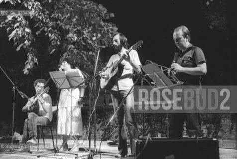 MESTRE 1979 GRUPPO TOROTOTELA © ARCHIVIO Graziano Arici/Rosebud2  MESTRE MUSICA A MESTRE GRUPPO FOLK TOROTOTELA GIORNALISTA LA NUOVA ALBERTO VITUCCI CANTANTE MICHELA BRUGNERA