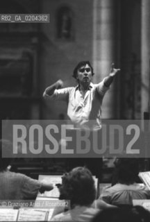 VENEZIA 1979 DIRETTORE DORCHESTRA CARLO ABBADO © ARCHIVIO Graziano Arici/Rosebud2  MUSICA CONCERTO ORCHESTRA GIOVANI COMUNITA EUROPEA CHIESA SANTO STEFANO