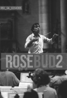 VENEZIA 1979 DIRETTORE DORCHESTRA CARLO ABBADO © ARCHIVIO Graziano Arici/Rosebud2  MUSICA CONCERTO ORCHESTRA GIOVANI COMUNITA EUROPEA CHIESA SANTO STEFANO