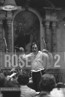 VENEZIA 1979 DIRETTORE DORCHESTRA CARLO ABBADO © ARCHIVIO Graziano Arici/Rosebud2  MUSICA CONCERTO ORCHESTRA GIOVANI COMUNITA EUROPEA CHIESA SANTO STEFANO