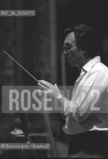 VENEZIA 1979 DIRETTORE DORCHESTRA CARLO ABBADO © ARCHIVIO Graziano Arici/Rosebud2  MUSICA CONCERTO ORCHESTRA GIOVANI COMUNITA EUROPEA CHIESA SANTO STEFANO