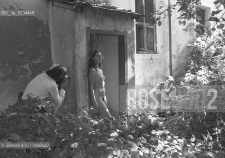VENEZIA 1979 WORKS SHOPS CON IL FOTOGRAFO LUCIEN CLERGUE © ARCHIVIO Graziano Arici/Rosebud2  MOSTRA VENEZIA79 LA FOTOGRAFIA WORKS SHOPS LAZZARETTO NUOVO