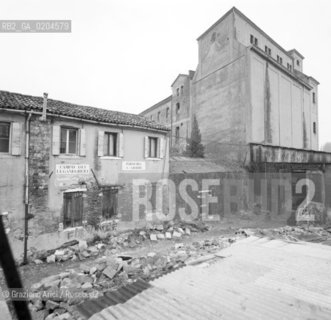 VENEZIA 1980 EX SILOS © ARCHIVIO Graziano Arici/Rosebud2  ARCHEOLOGIA INDUSTRIALE EX FABBRICHE SILOS CAMPO DEI LUGANEGHERI PARROCCHIA SAN GIOBBE