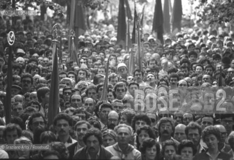 VENEZIA 1980 FOLLA AL COMIZIO DI BERLINGUER A SANT ELENA © ARCHIVIO Graziano Arici/Rosebud2  POLITICA POLITICO ENRICO BERLINGUER ISOLA SANELENA