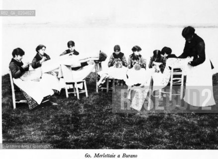 VENEZIA 1980 MERLETTAIE A BURANO © ARCHIVIO Graziano Arici/Rosebud2  FOTOGRAFIE VENEZIA 1800