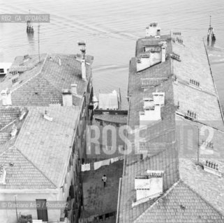 VENEZIA 1982 VEDUTA DAL CAMPANILE DI SAN FRANCESCO DELLA VIGNA © ARCHIVIO Graziano Arici/Rosebud2  CASE QUARTIERE CASTELLO PANNI STESI