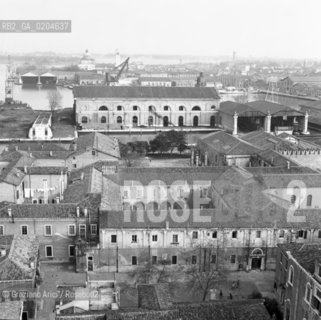 VENEZIA 1982 VEDUTA DAL CAMPANILE DI SAN FRANCESCO DELLA VIGNA © ARCHIVIO Graziano Arici/Rosebud2  ARSENALE CAPANNONI