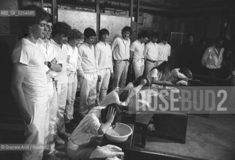 VENEZIA 1980 PERFORMANCE LEOPOLDO MAHLER © ARCHIVIO Graziano Arici/Rosebud2  TEATRO RAGAZZI PERFORMANCE MURANO FORNACI