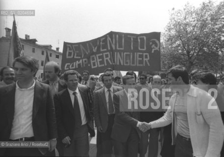 VENEZIA 1980 POLITICO ENRICO BERLINGUER A BURANO © ARCHIVIO Graziano Arici/Rosebud2  MANIFESTAZIONE POLITICA FOLLA