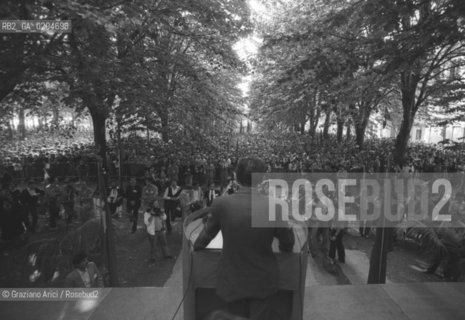 VENEZIA 1980 COMIZIO BERLINGUER A SANT ELENA © ARCHIVIO Graziano Arici/Rosebud2  POLITICA ENRICO BERLINGUER FOLLA ISOLA SANELENA
