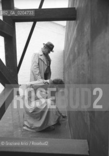 VENEZIA 1980 ARTISTI BEUYS JOSEPH E KIEFER ANSELM © ARCHIVIO Graziano Arici/Rosebud2  39ESIMA BIENNALE ARTE PADIGLIONE ITALIA GIARDINI