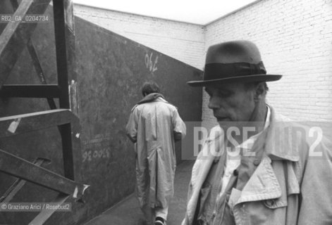 VENEZIA 1980 ARTISTI BEUYS JOSEPH E KIEFER ANSELM © ARCHIVIO Graziano Arici/Rosebud2  39ESIMA BIENNALE ARTE PADIGLIONE ITALIA GIARDINI