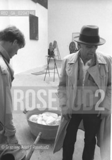 VENEZIA 1980 ARTISTI BEUYS JOSEPH E KIEFER ANSELM © ARCHIVIO Graziano Arici/Rosebud2  39ESIMA BIENNALE ARTE PADIGLIONE ITALIA GIARDINI