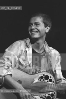 MESTRE 1980 CANTANTE RON © ARCHIVIO Graziano Arici/Rosebud2  COMUNE MESTRE MUSICA PIAZZA FERRETTO