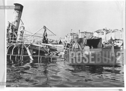 VENEZIA 1980 FOTO DARCHIVIO STORICO LUCE  BARCHE © ARCHIVIO Graziano Arici/Rosebud2  VAPORETTI IMBARCAZIONI ACNIL ACTV GUERRA