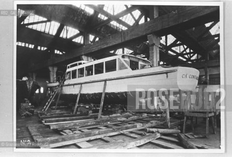 VENEZIA 1980 FOTO DARCHIVIO STORICO COSTRUZIONE BATTELLO © ARCHIVIO Graziano Arici/Rosebud2  VAPORETTI IMBARCAZIONI ACNIL ACTV CANTIERE COSTRUZIONE