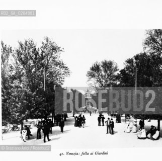 VENEZIA 1980 VENEZIA FOLLA AI GIARDINI © ARCHIVIO Graziano Arici/Rosebud2  FOTOGRAFIE VENEZIA 1800