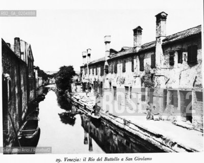 VENEZIA 1980 IL RIO BATTELLO A SAN GIROLAMO © ARCHIVIO Graziano Arici/Rosebud2  FOTOGRAFIE VENEZIA 1800