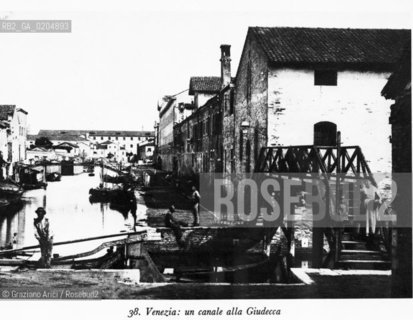 VENEZIA 1980 UN CANALE ALLA GIUDECCA © ARCHIVIO Graziano Arici/Rosebud2  FOTOGRAFIE VENEZIA 1800