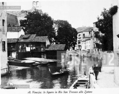 VENEZIA 1980 SQUERO IN RIO SAN TROVASO ALLE ZATTERE  © ARCHIVIO Graziano Arici/Rosebud2  FOTOGRAFIE VENEZIA 1800