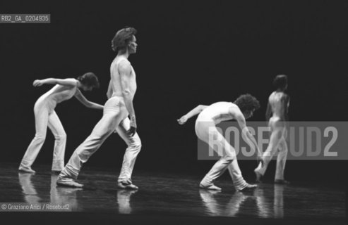 VENEZIA 1981 COMPAGNIA DI DANZA DELLA DANZATRICE COREOGRAFA CAROLYN CARSON © ARCHIVIO Graziano Arici/Rosebud2  BIENNALE DANZA 81 PROVE BALLO UNDICI ONDE TEATRO MALIBRAN