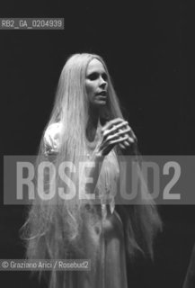 VENEZIA 1981 DANZATRICE COREOGRAFA CAROLYN CARSON © ARCHIVIO Graziano Arici/Rosebud2  BIENNALE DANZA 81 BALLO UNDICI ONDE TEATRO MALIBRAN