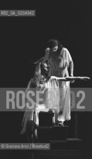 VENEZIA 1981 COMPAGNIA DI DANZA DELLA DANZATRICE COREOGRAFA CAROLYN CARSON © ARCHIVIO Graziano Arici/Rosebud2  BIENNALE DANZA 81 BALLO UNDICI ONDE TEATRO MALIBRAN