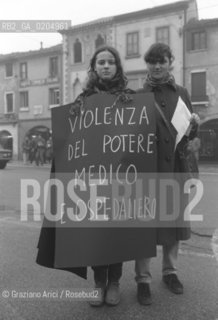 VENEZIA 1981 MANIFESTAZIONE PROTESTA SULLABORTO © ARCHIVIO Graziano Arici/Rosebud2  FESTA DELLA DONNA 8 MARZO MANIFESTAZIONE CORTEO FEMMINISMO DIRITTI DONNE