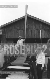 VENEZIA 1981 VARO GONDOLA © ARCHIVIO Graziano Arici/Rosebud2  SQUERO SAN TROVASO GONDOLIERE