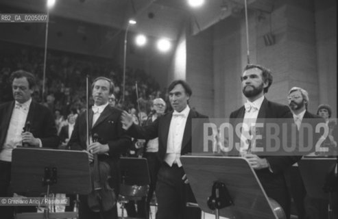 MESTRE 1981  DIRETTORE DORCHESTRA CARLO ABBADO © ARCHIVIO Graziano Arici/Rosebud2  MUSICA CONCERTO PALAZZETTO DELLO SPORT