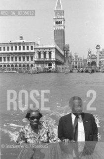 VENEZIA 1981 PRESIDENTE DEL BOPHUTHATSWANA LUCAS MANGOPE E MOGLIE IN BARCA © ARCHIVIO Graziano Arici/Rosebud2  PRESIDENTE PAESE SUD AFRICA VISITA A VENEZIA
