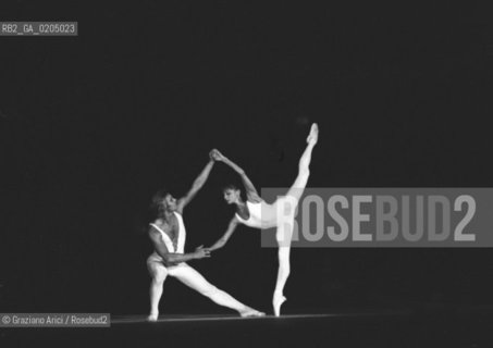 VENEZIA 1981 BALLERINA EKATERINA MAXIMOVA BALLERINO VLADIMIR VASSILEV © ARCHIVIO Graziano Arici/Rosebud2  SPETTACOLO BALLETTO  GALA PIAZZA SAN MARCO BIENNALE DANZA 81