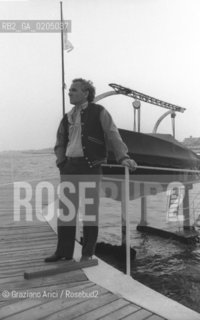 VENEZIA 1981 CANTANTE CHARLES AZNAVOUR © ARCHIVIO Graziano Arici/Rosebud2  MUSICA LIDO VENEZIA ESTERNI SPIAGGIA HOTEL EXCELSIOR