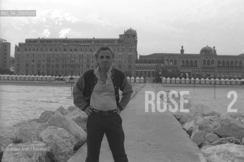 VENEZIA 1981 CANTANTE CHARLES AZNAVOUR © ARCHIVIO Graziano Arici/Rosebud2  MUSICA LIDO VENEZIA ESTERNI SPIAGGIA HOTEL EXCELSIOR